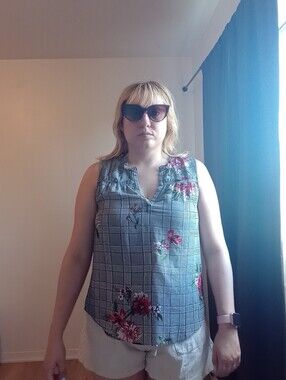 Reitmans Grey Plaid Floral Sleeveless V-Neck Camisole